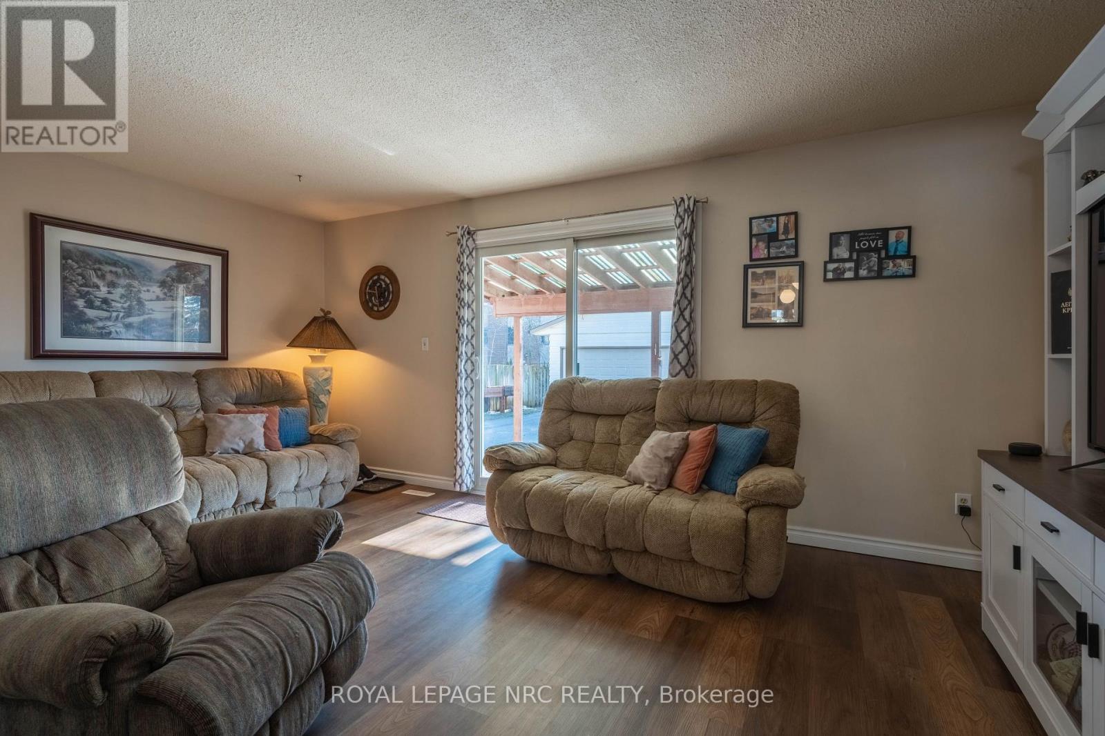 38 Dougherty Crescent, Welland, Ontario  L3C 6A1 - Photo 10 - X12696114