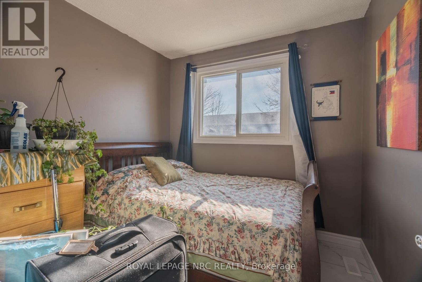 38 Dougherty Crescent, Welland, Ontario  L3C 6A1 - Photo 11 - X12696114