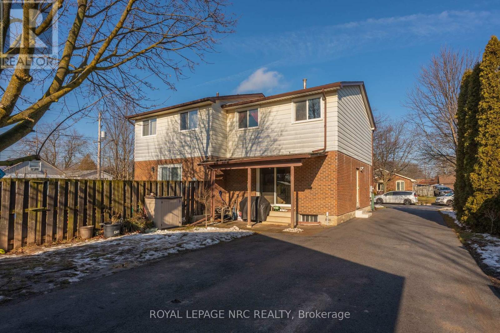 38 Dougherty Crescent, Welland, Ontario  L3C 6A1 - Photo 4 - X12696114