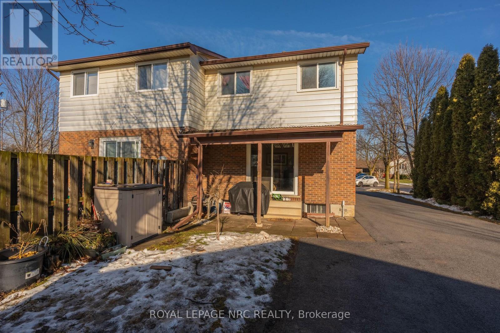 38 Dougherty Crescent, Welland, Ontario  L3C 6A1 - Photo 5 - X12696114