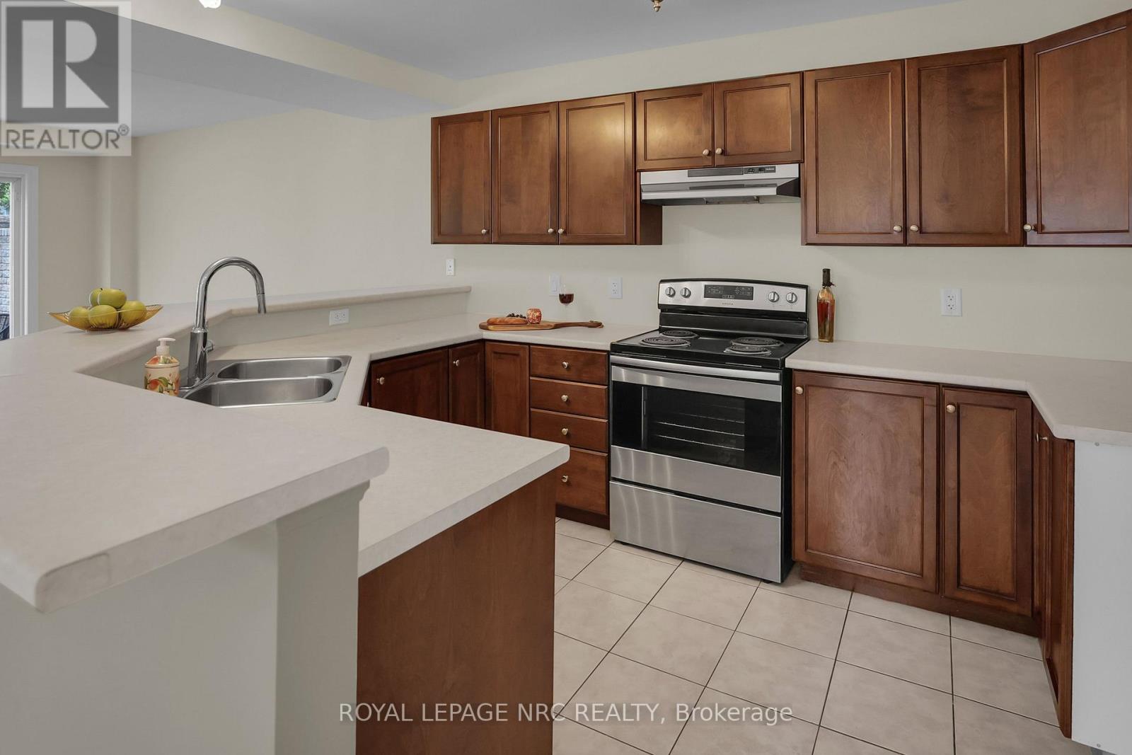 56 Queens Circle, Fort Erie, Ontario  L0S 1B0 - Photo 8 - X12696124