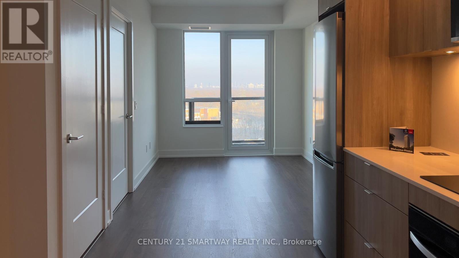 1215 - 60 Central Park Roadway, Toronto, Ontario  M9A 0E6 - Photo 11 - W12680000