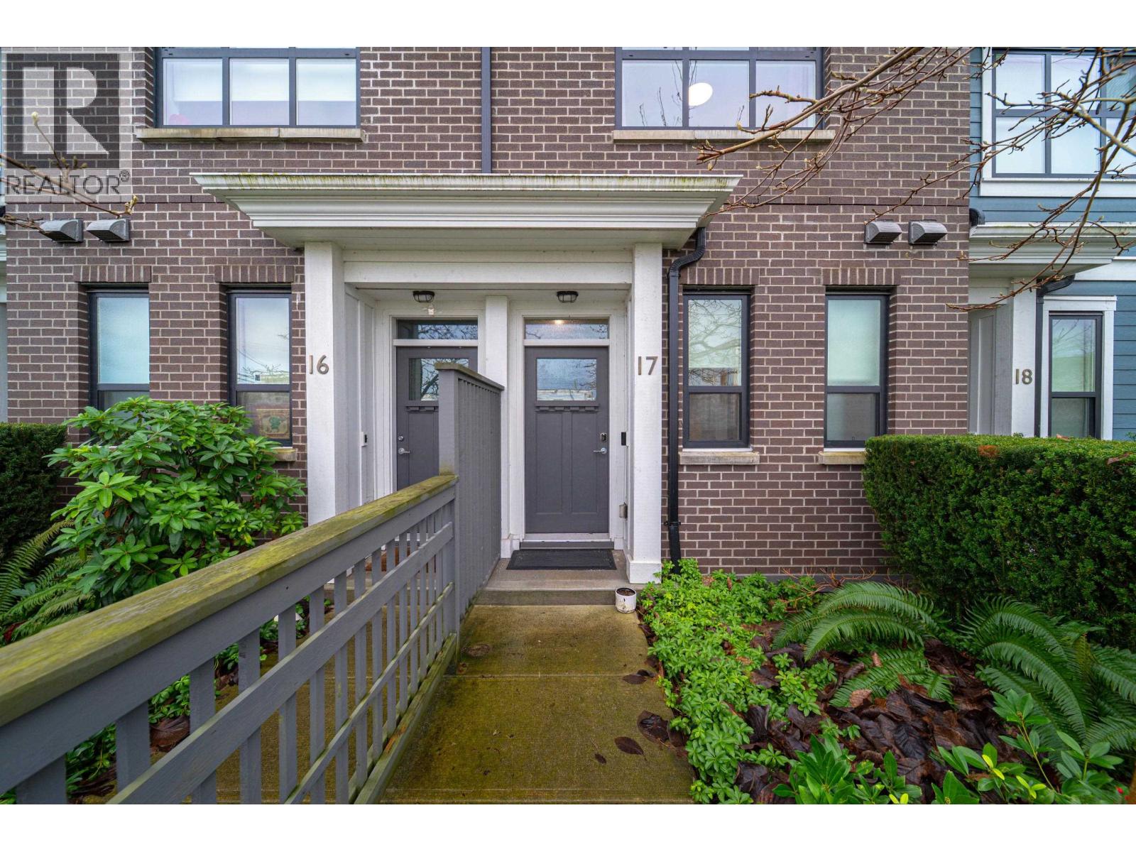 17 7039 Macpherson Avenue, Burnaby, British Columbia  V5J 4N4 - Photo 4 - R3079473