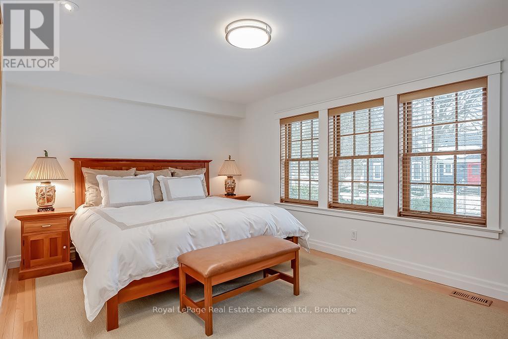 69 Allan Street, Oakville, Ontario  L6J 3M7 - Photo 22 - W12421337