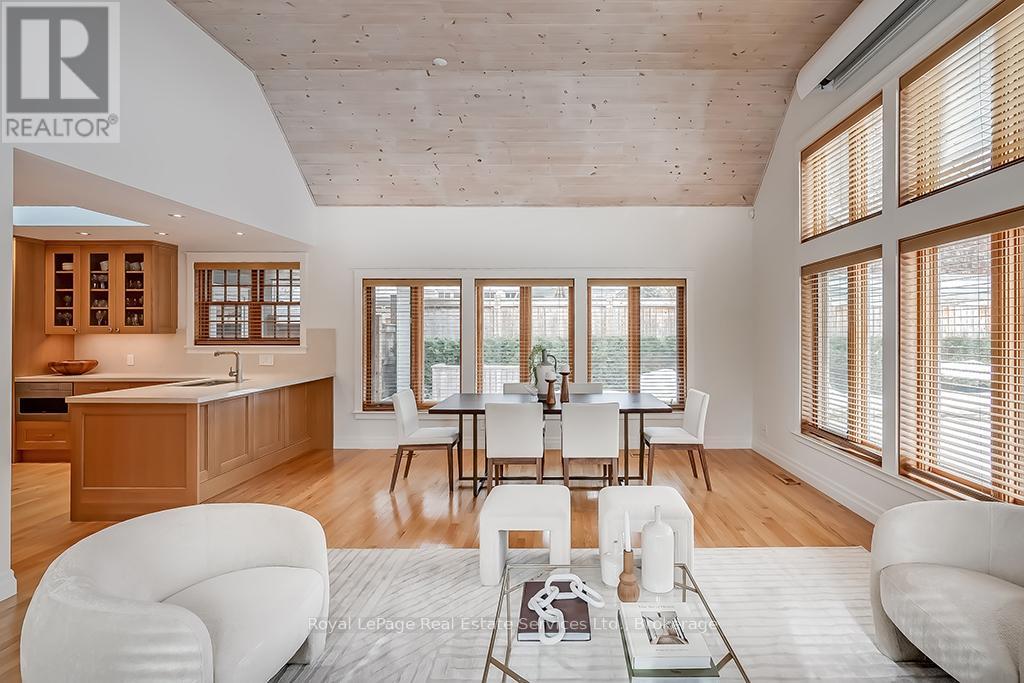 69 Allan Street, Oakville, Ontario  L6J 3M7 - Photo 17 - W12421337