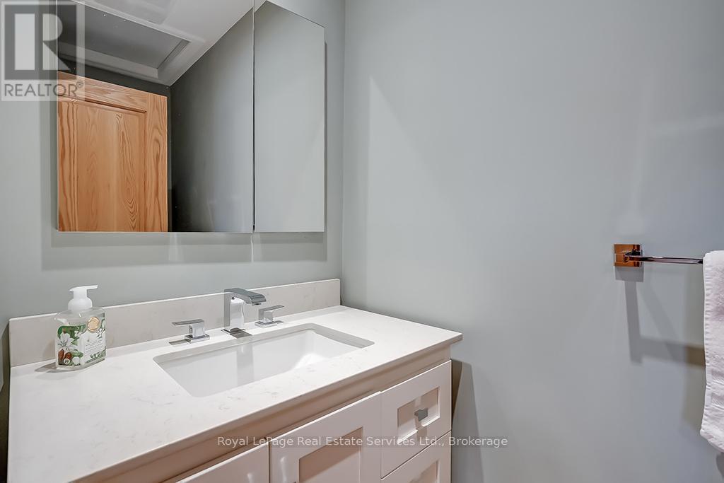 69 Allan Street, Oakville, Ontario  L6J 3M7 - Photo 29 - W12421337