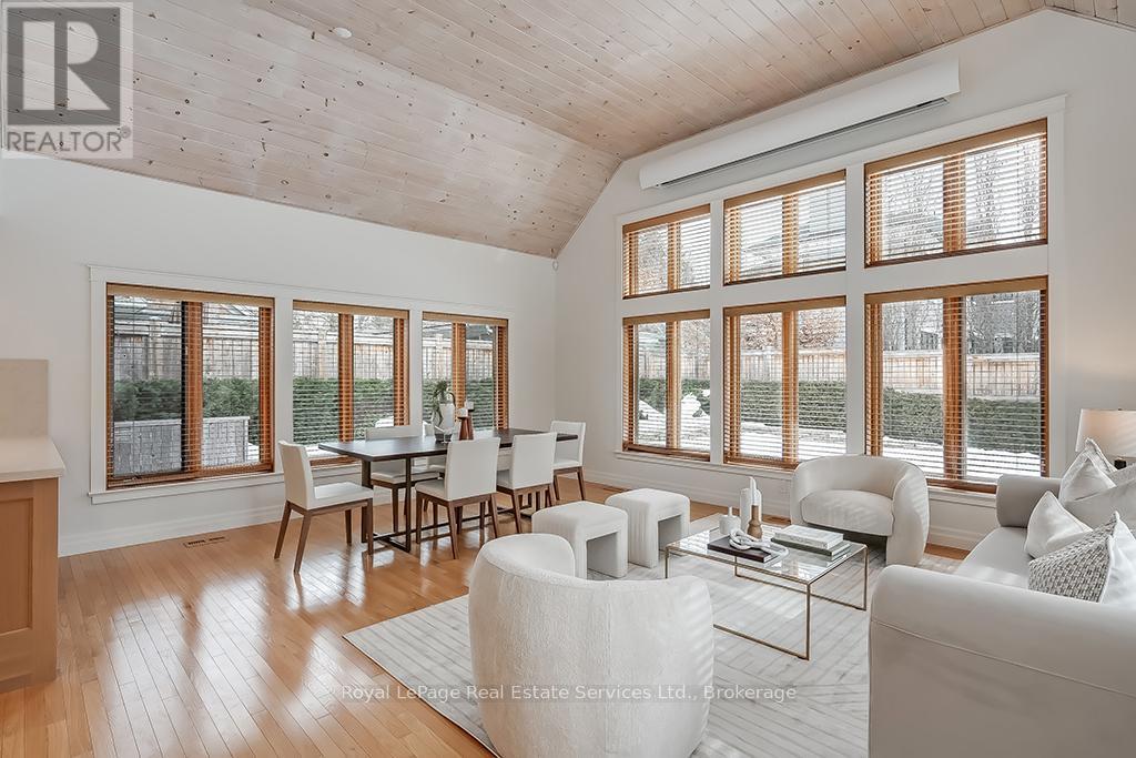 69 Allan Street, Oakville, Ontario  L6J 3M7 - Photo 14 - W12421337