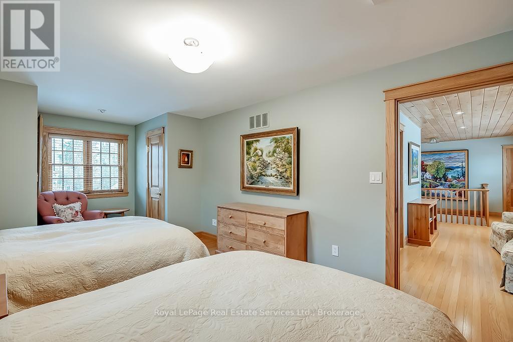 69 Allan Street, Oakville, Ontario  L6J 3M7 - Photo 26 - W12421337