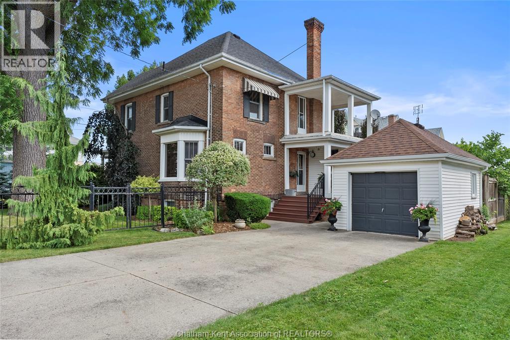 MLS# 26001044: 52 Cross STREET, Chatham, Canada