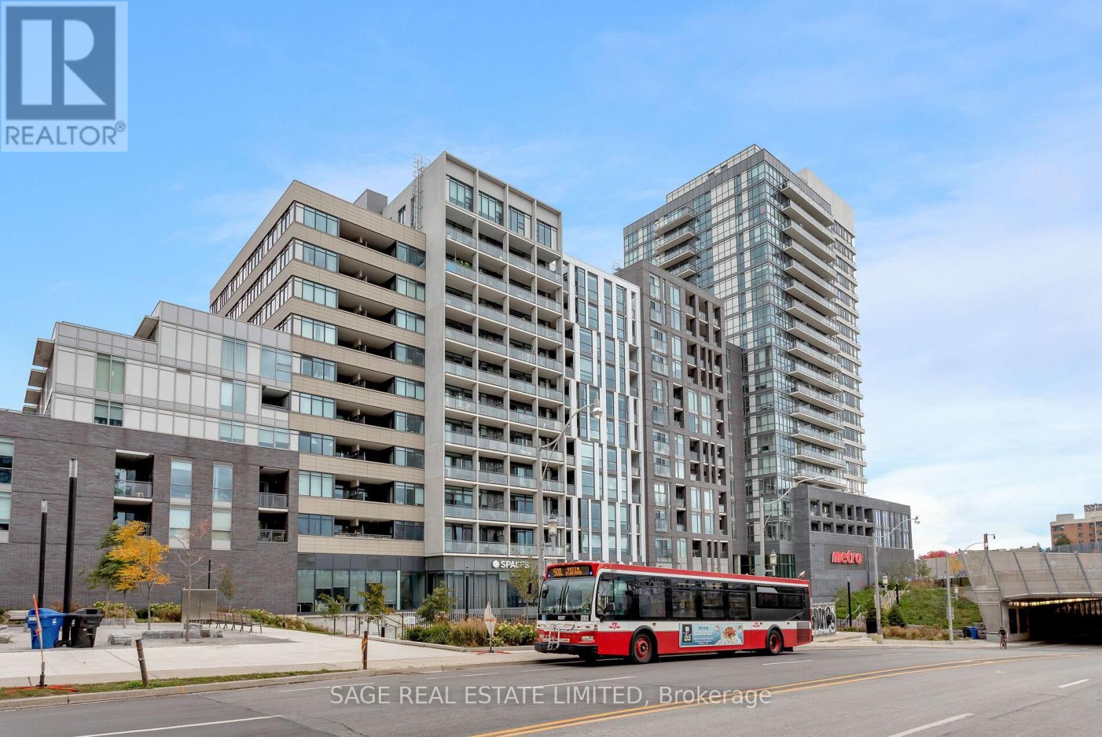 1804 - 20 Minowan Miikan Lane, Toronto, Ontario  M6J 0E5 - Photo 3 - C12696084