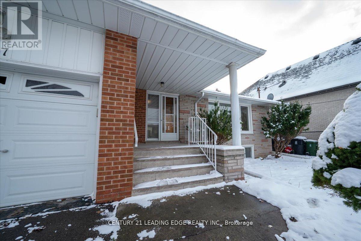 Main - 57 Anewen Drive, Toronto, Ontario  M4A 1R9 - Photo 3 - C12696116
