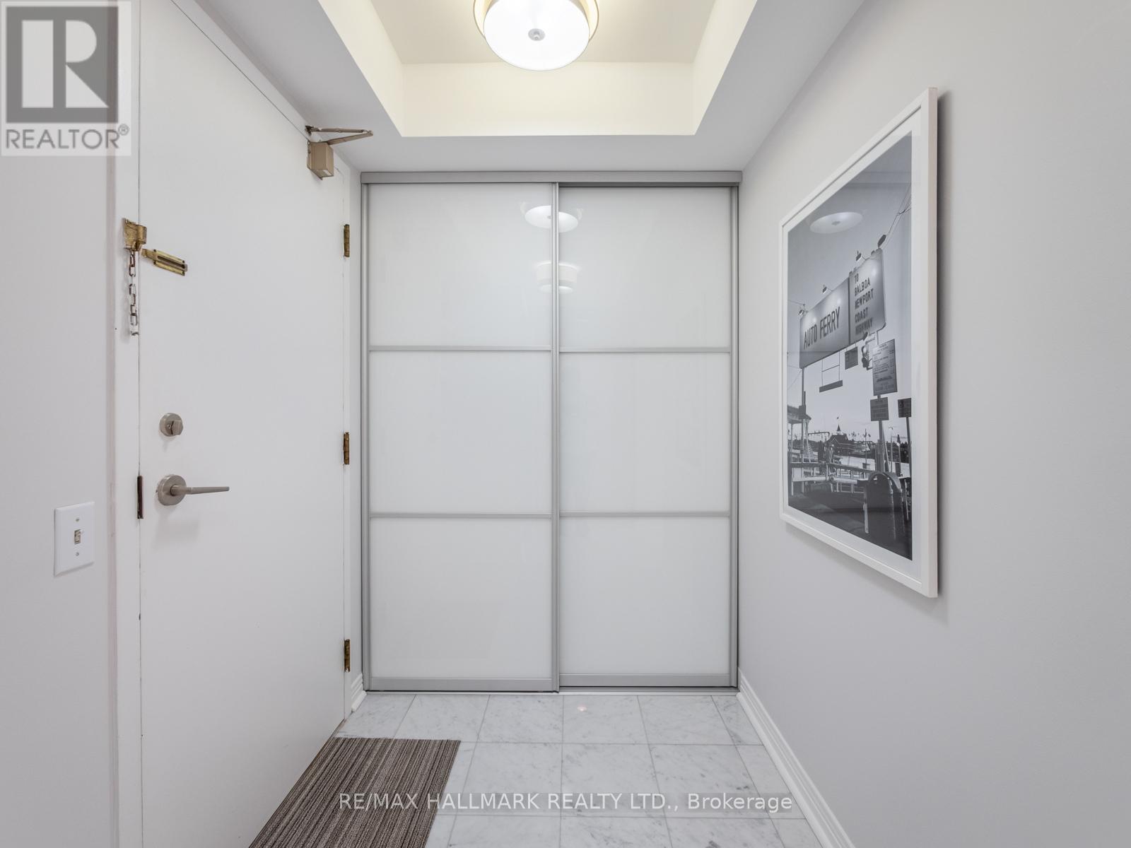 809 - 942 Yonge Street, Toronto, Ontario  M4W 3S8 - Photo 5 - C12696152