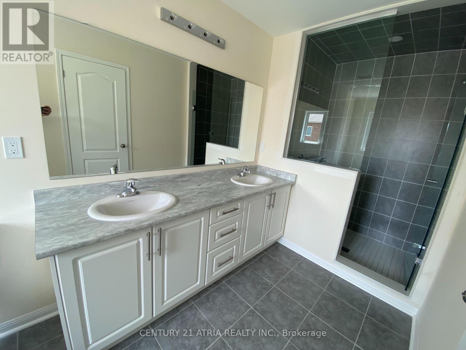 2554 Winter Words Drive, Oshawa, Ontario  L1H 7K4 - Photo 12 - E12696086