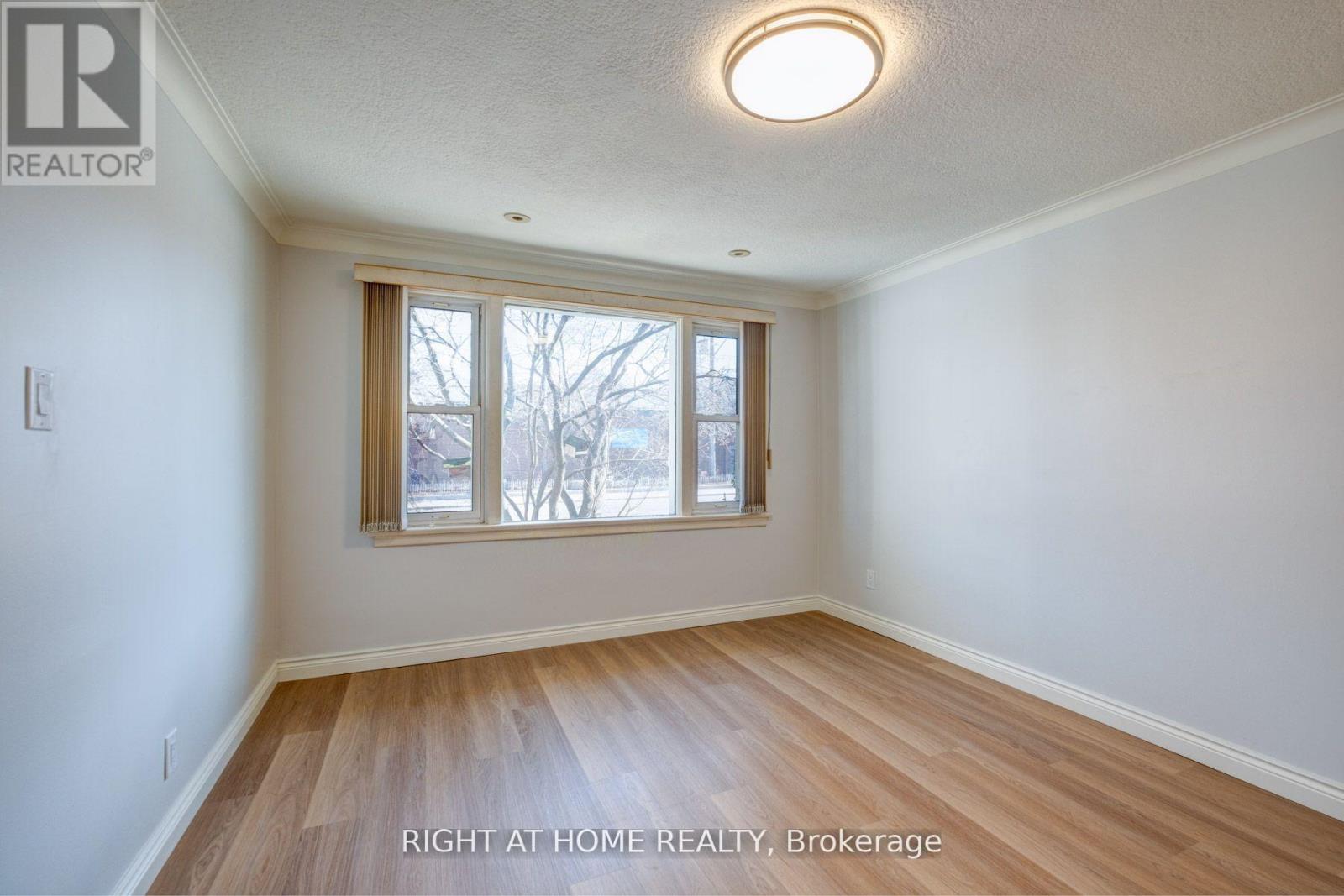 Main - 952 Coxwell Avenue, Toronto, Ontario  M4C 3G3 - Photo 5 - E12696148