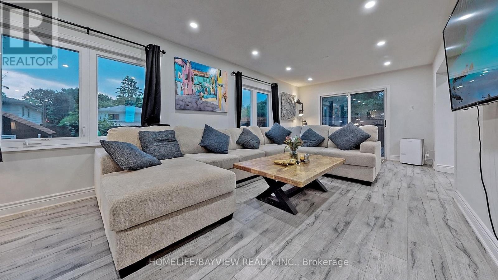 27 Hill Drive, Aurora, Ontario  L4G 3A7 - Photo 11 - N12696138