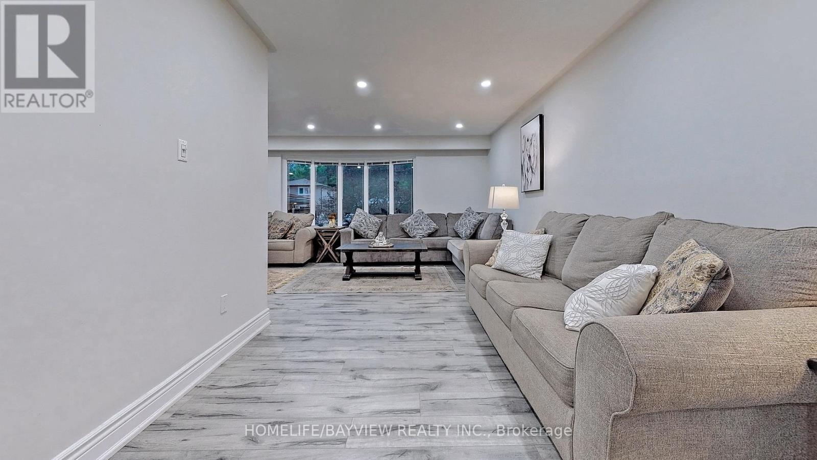 27 Hill Drive, Aurora, Ontario  L4G 3A7 - Photo 13 - N12696138