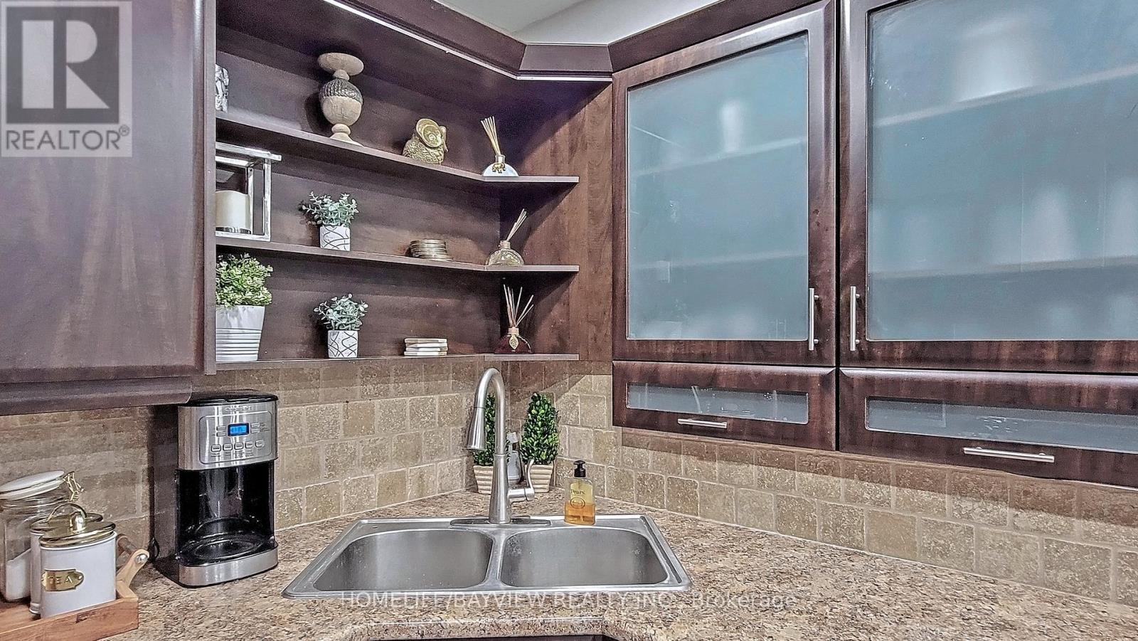 27 Hill Drive, Aurora, Ontario  L4G 3A7 - Photo 19 - N12696138