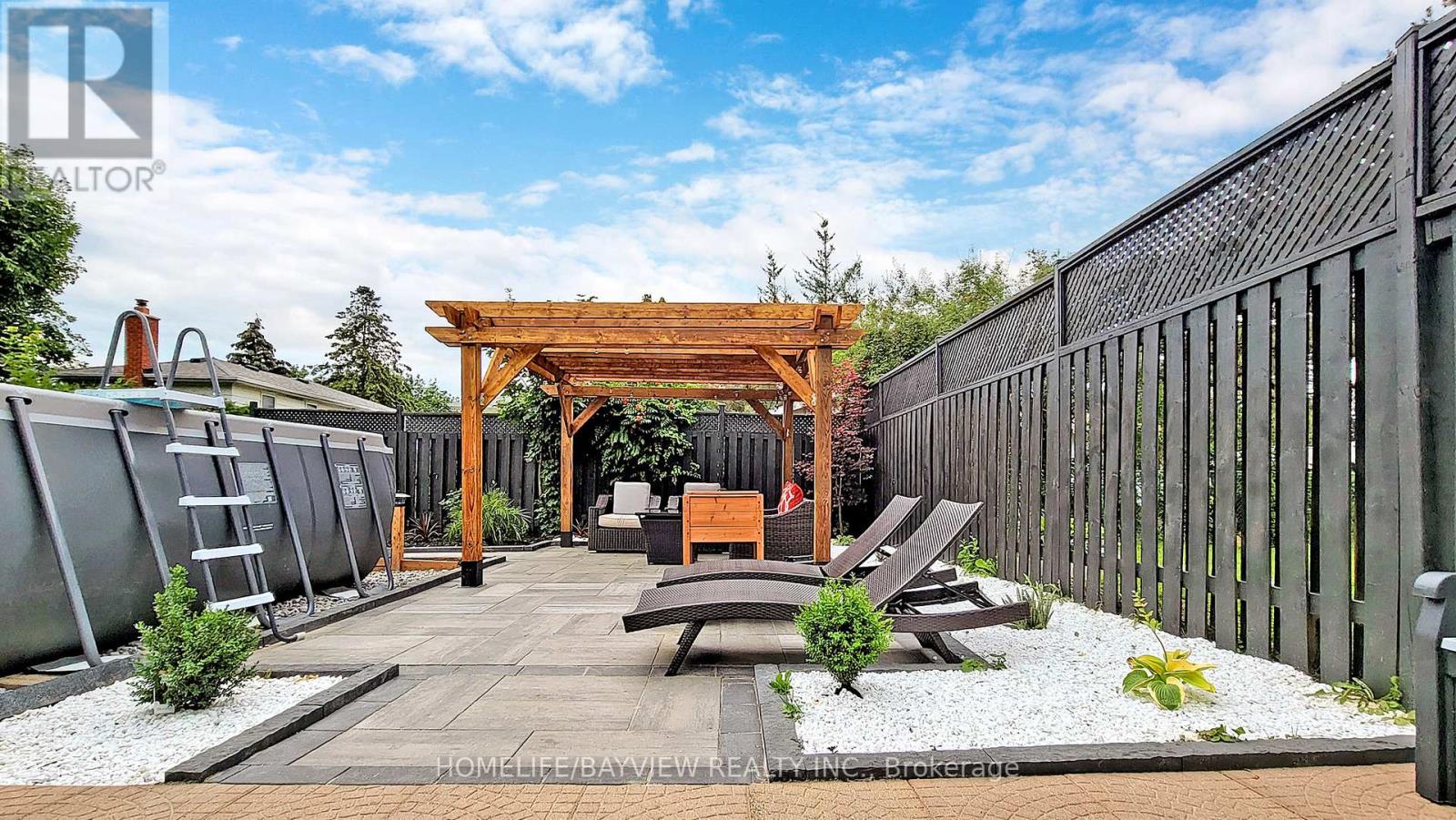 27 Hill Drive, Aurora, Ontario  L4G 3A7 - Photo 4 - N12696138