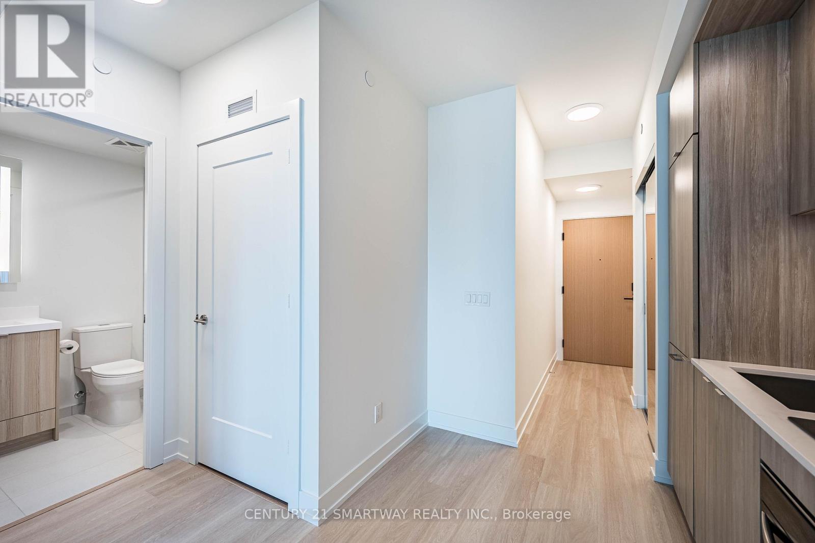 911 - 60 Central Park Roadway, Toronto, Ontario  M9A 0E6 - Photo 18 - W12643052