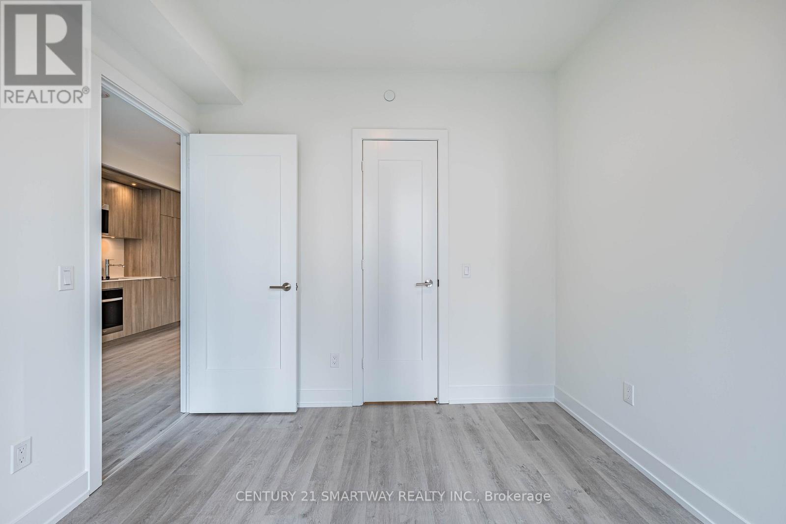 1105 - 60 Central Park Roadway, Toronto, Ontario  M9A 0E6 - Photo 19 - W12646278