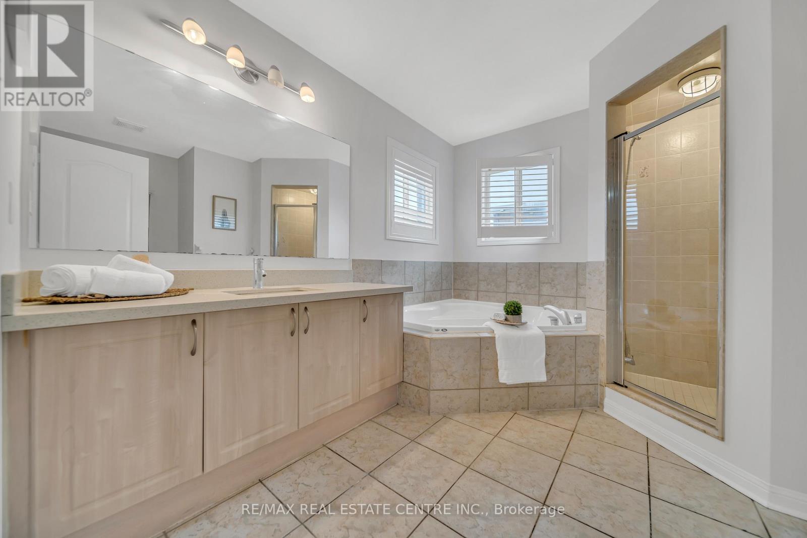 129 Cadillac Crescent, Brampton, Ontario  L7A 3B3 - Photo 26 - W12692874