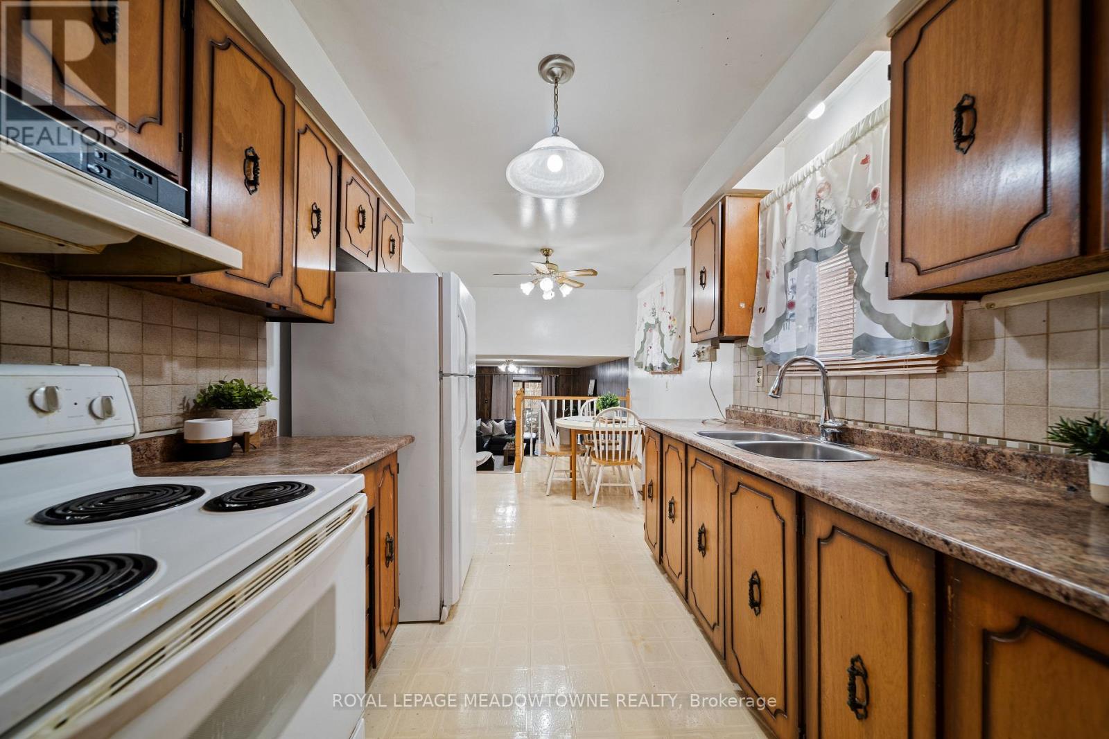 2436 Cashmere Avenue, Mississauga, Ontario  L5B 2M6 - Photo 11 - W12695298