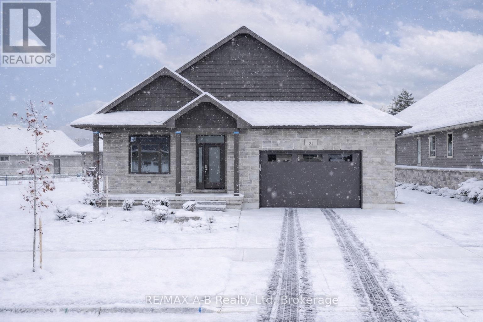 21 NELSON STREET, West Perth, Ontario