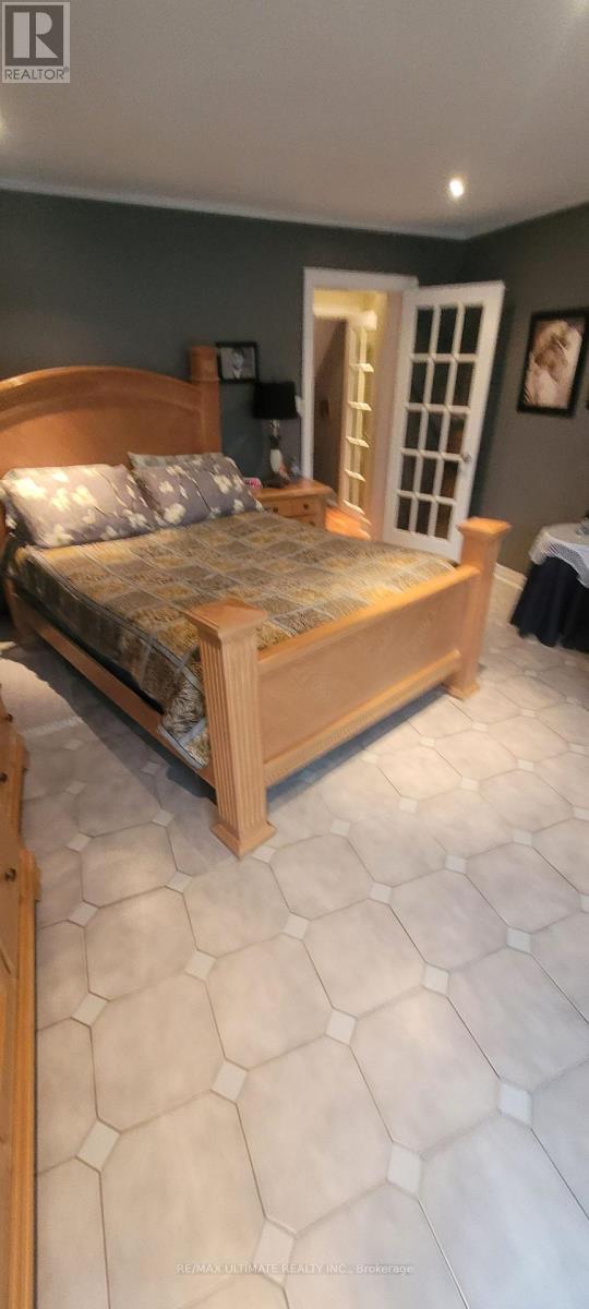 120 Rosethorn Avenue W, Toronto, Ontario  M6N 3L1 - Photo 4 - W12696070