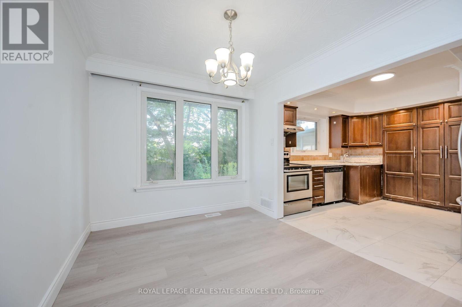 A - 575 Third Line, Oakville, Ontario  L6L 4A8 - Photo 10 - W12696078