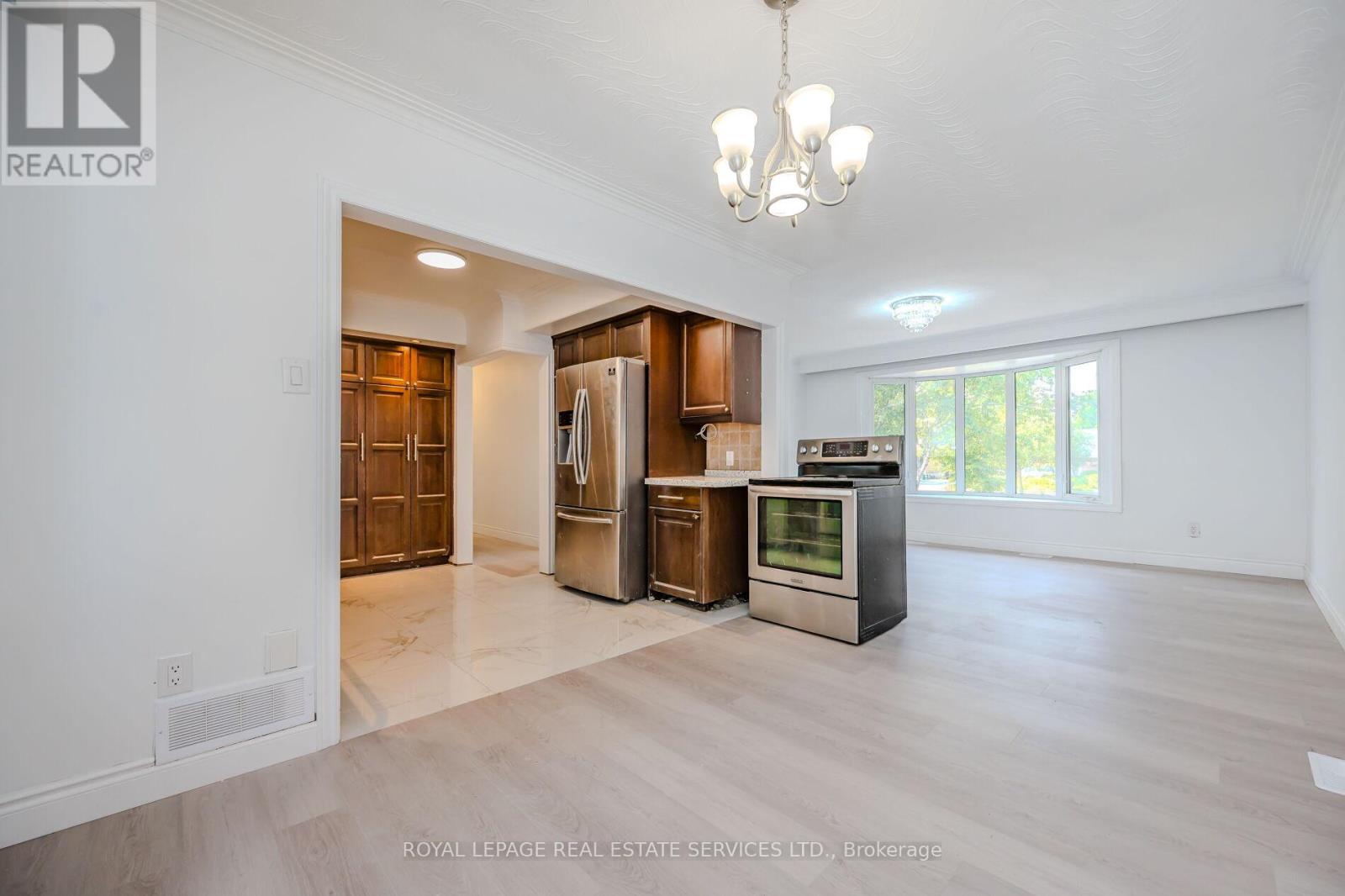 A - 575 Third Line, Oakville, Ontario  L6L 4A8 - Photo 11 - W12696078