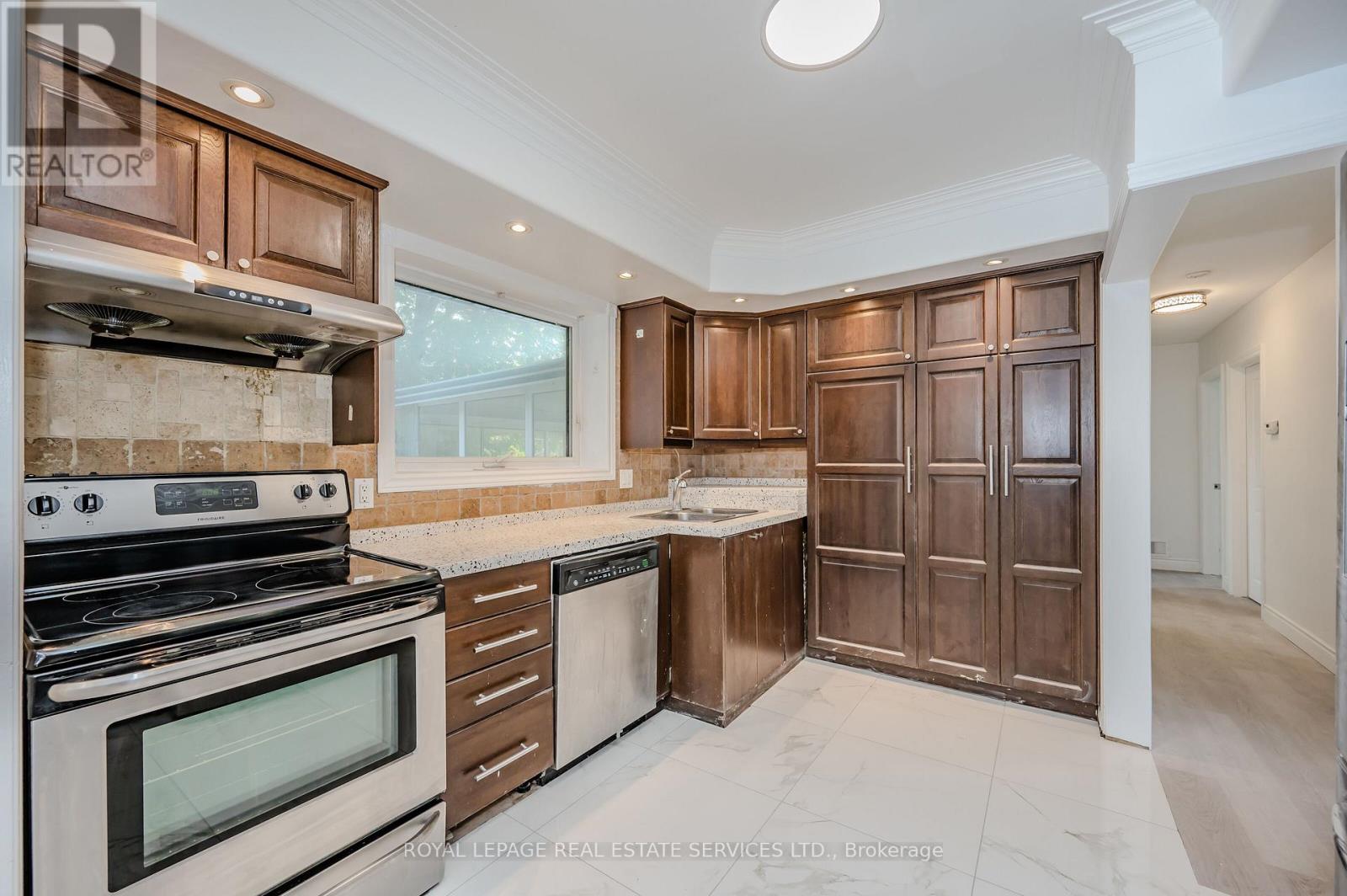 A - 575 Third Line, Oakville, Ontario  L6L 4A8 - Photo 13 - W12696078