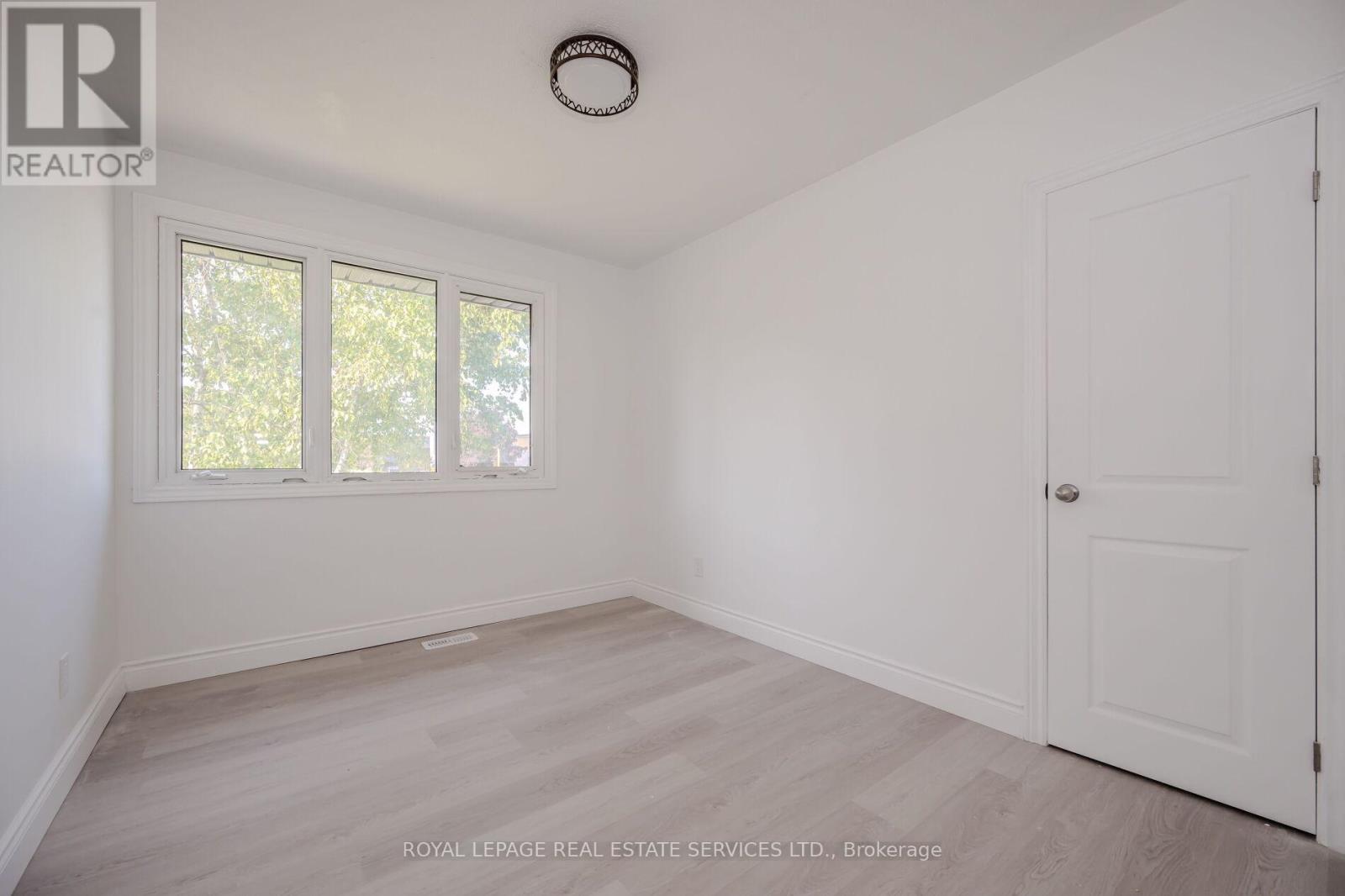 A - 575 Third Line, Oakville, Ontario  L6L 4A8 - Photo 17 - W12696078