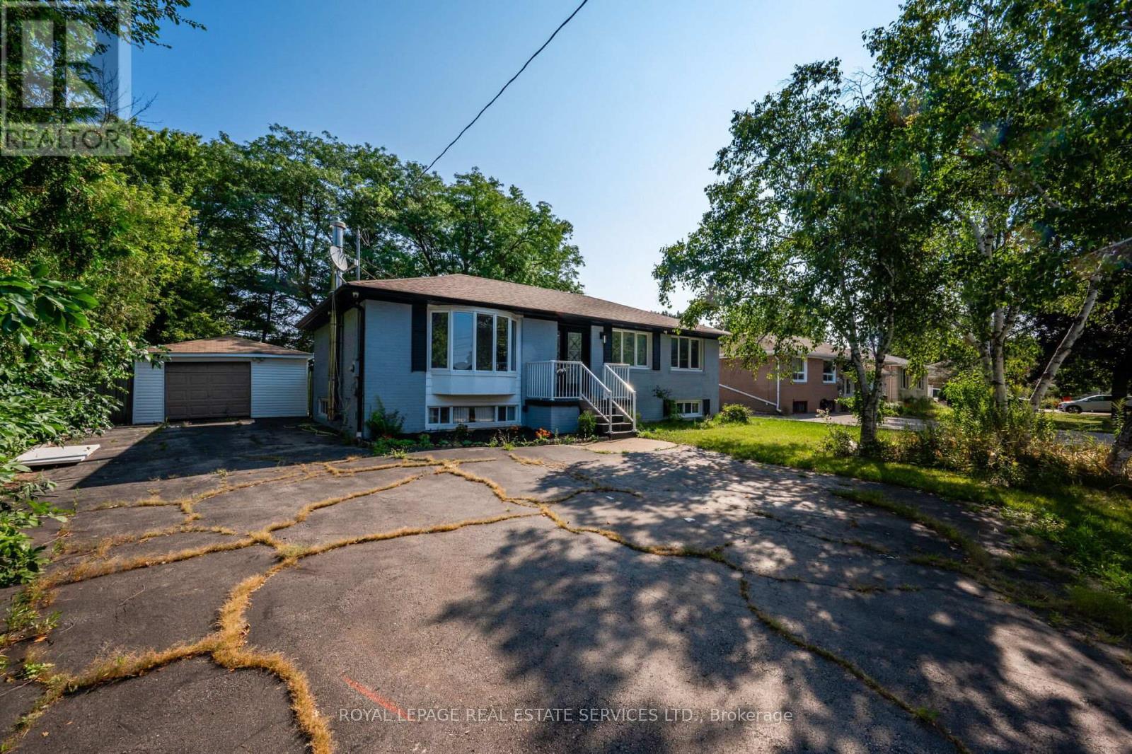 A - 575 Third Line, Oakville, Ontario  L6L 4A8 - Photo 2 - W12696078