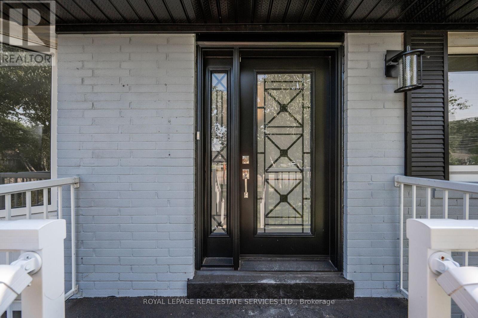 A - 575 Third Line, Oakville, Ontario  L6L 4A8 - Photo 4 - W12696078