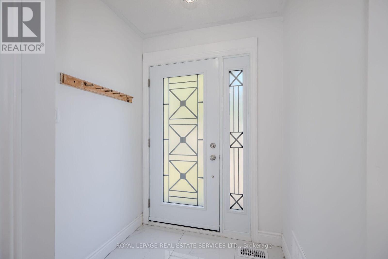 A - 575 Third Line, Oakville, Ontario  L6L 4A8 - Photo 5 - W12696078