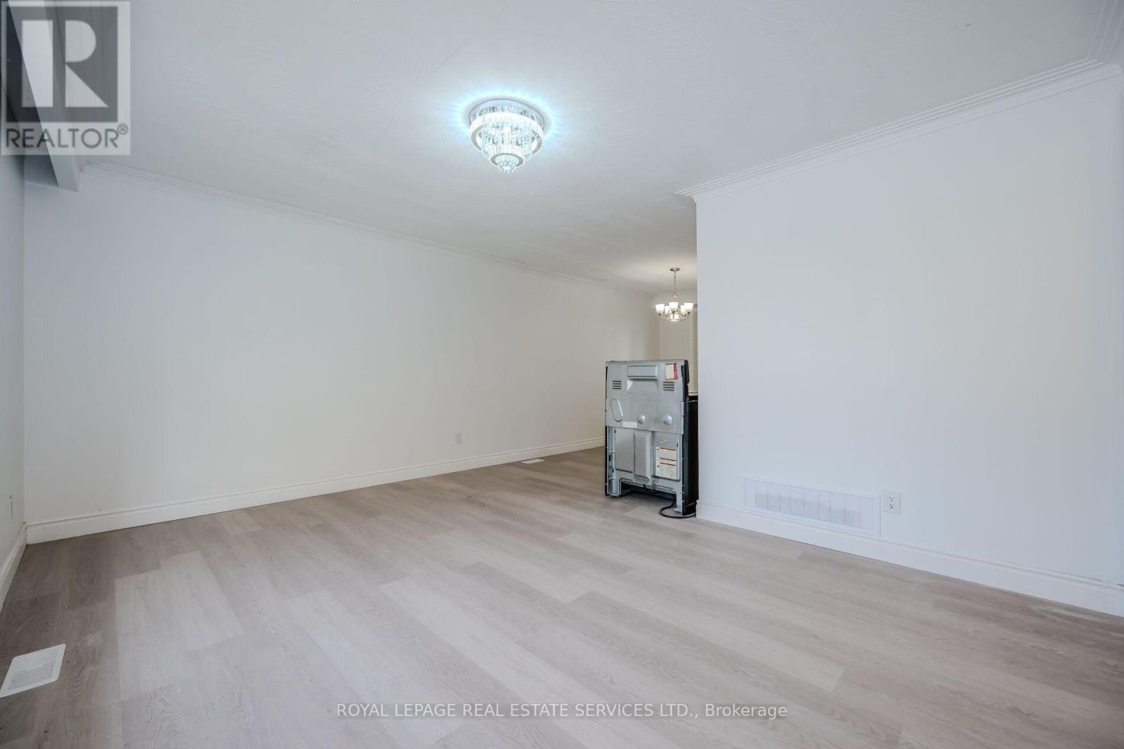 A - 575 Third Line, Oakville, Ontario  L6L 4A8 - Photo 8 - W12696078