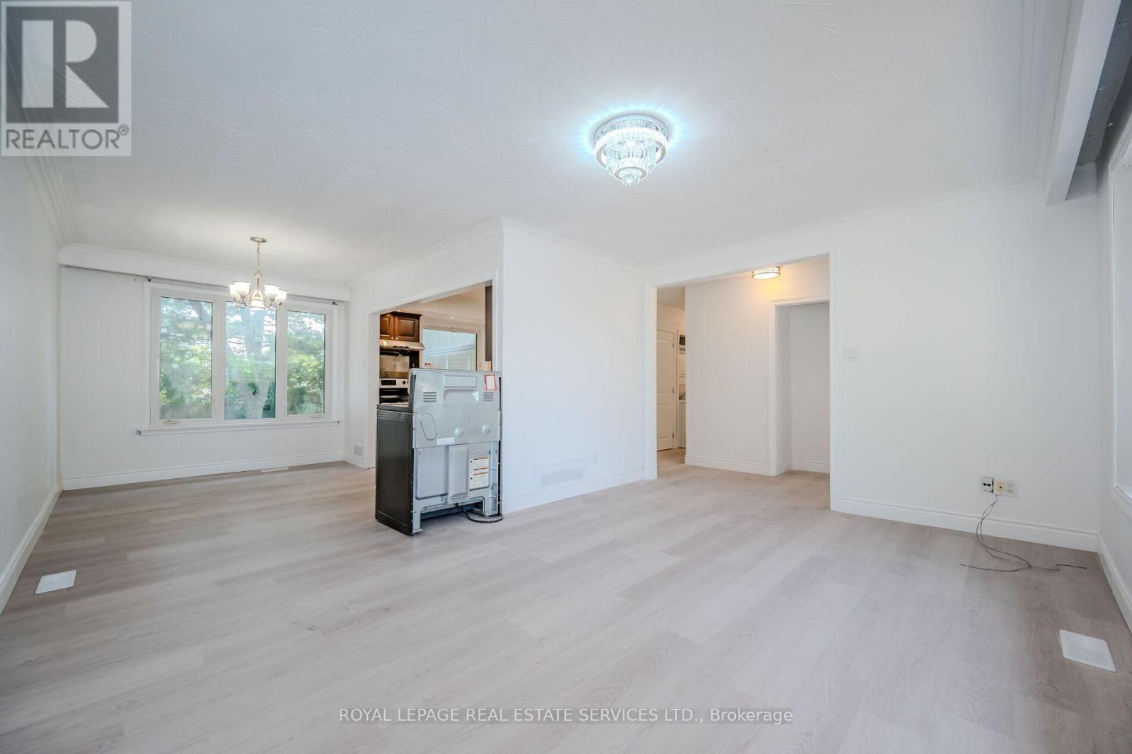 A - 575 Third Line, Oakville, Ontario  L6L 4A8 - Photo 9 - W12696078