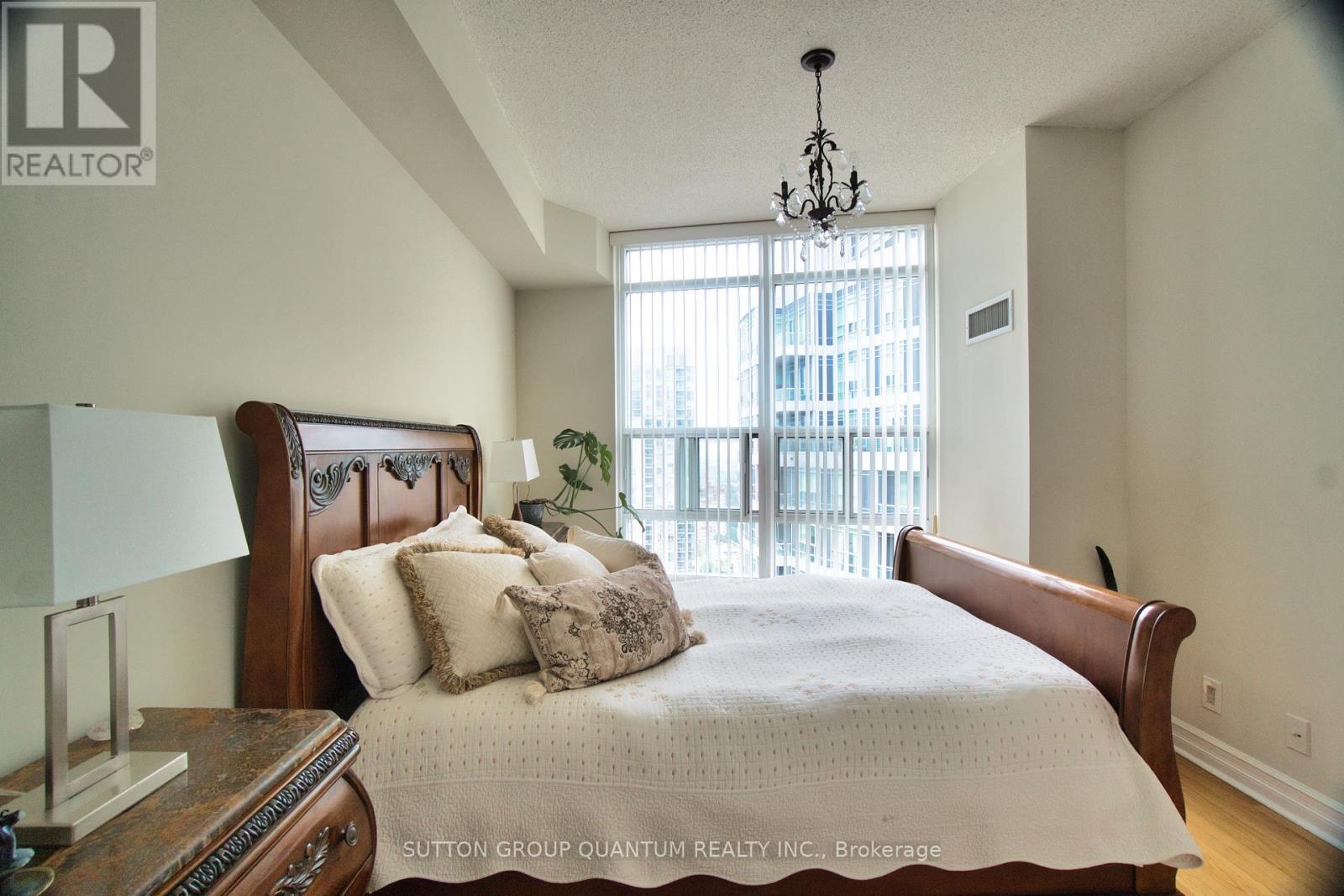 2705 - 1 Elm Drive W, Mississauga, Ontario  L5B 4M1 - Photo 16 - W12696160