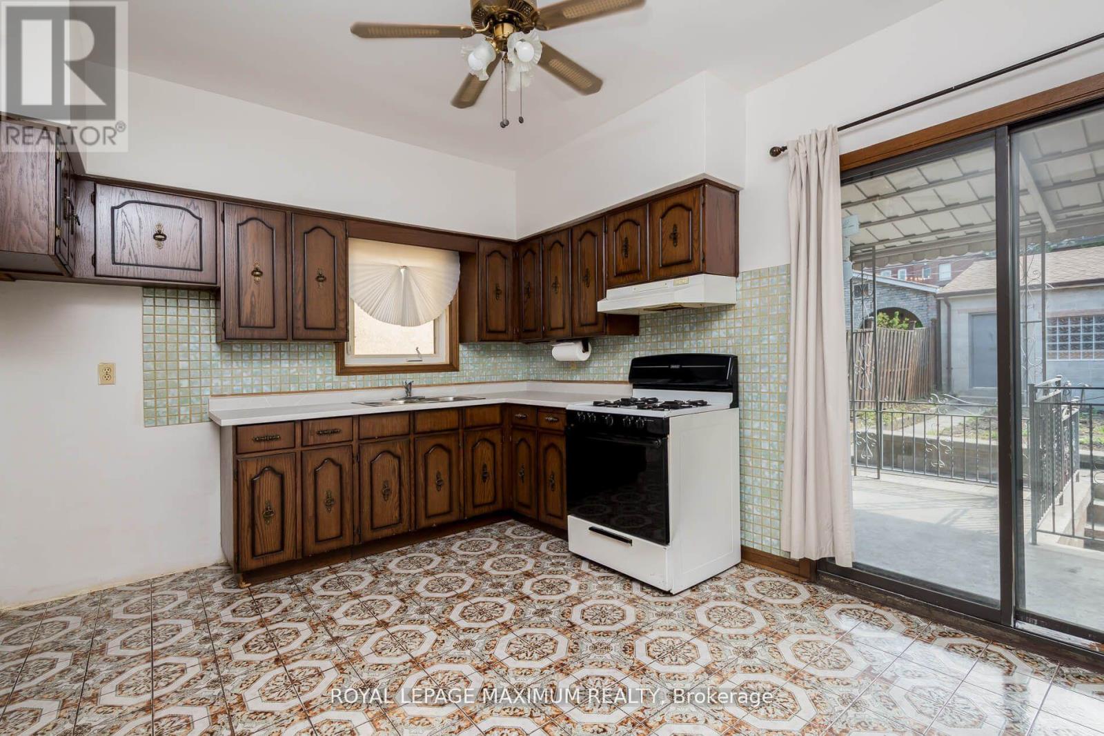 161 Caledonia Road, Toronto, Ontario  M6E 4S8 - Photo 13 - W12696172