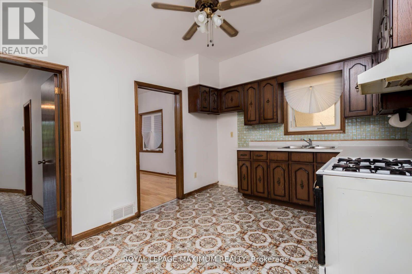 161 Caledonia Road, Toronto, Ontario  M6E 4S8 - Photo 14 - W12696172