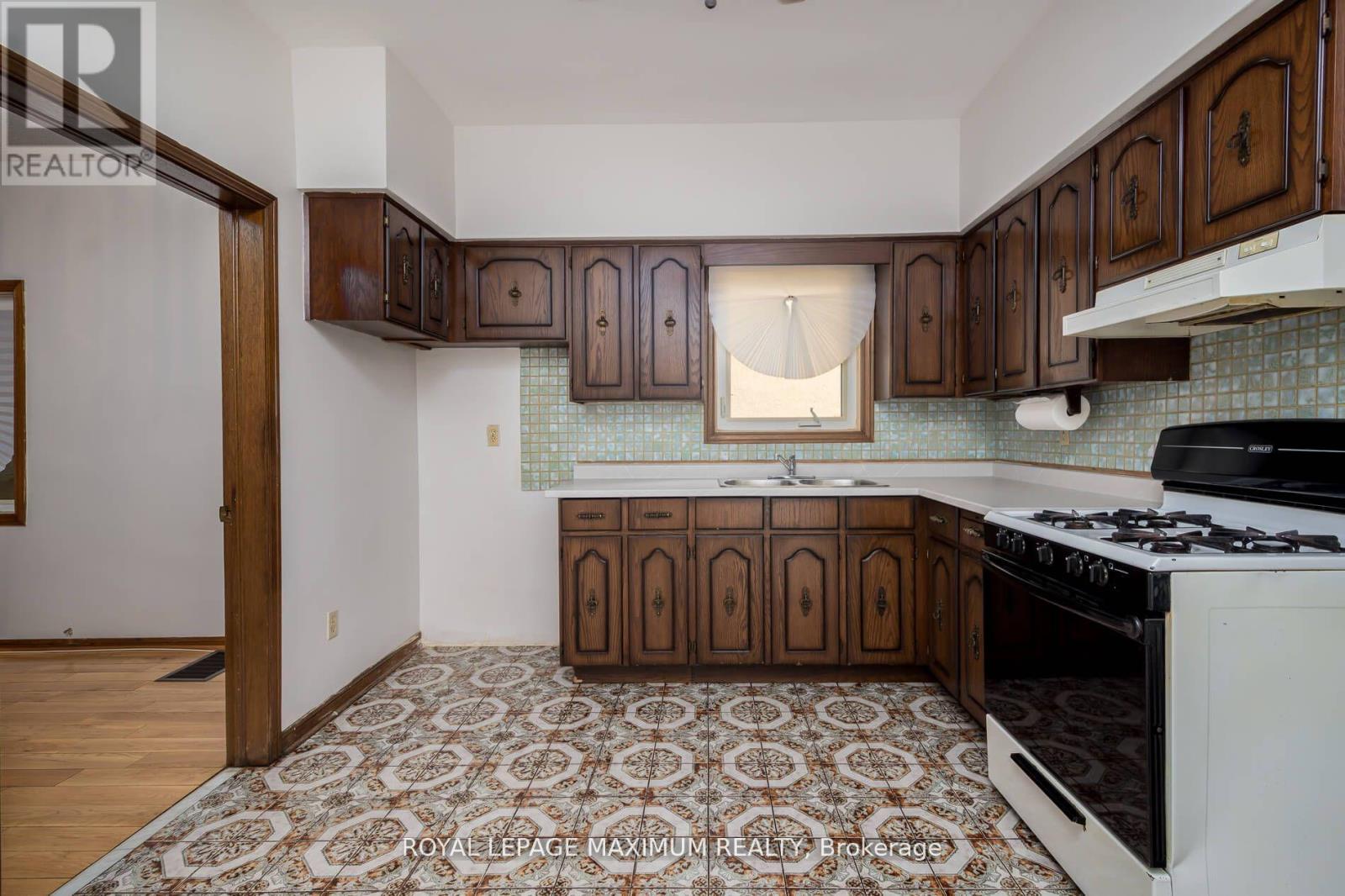 161 Caledonia Road, Toronto, Ontario  M6E 4S8 - Photo 16 - W12696172