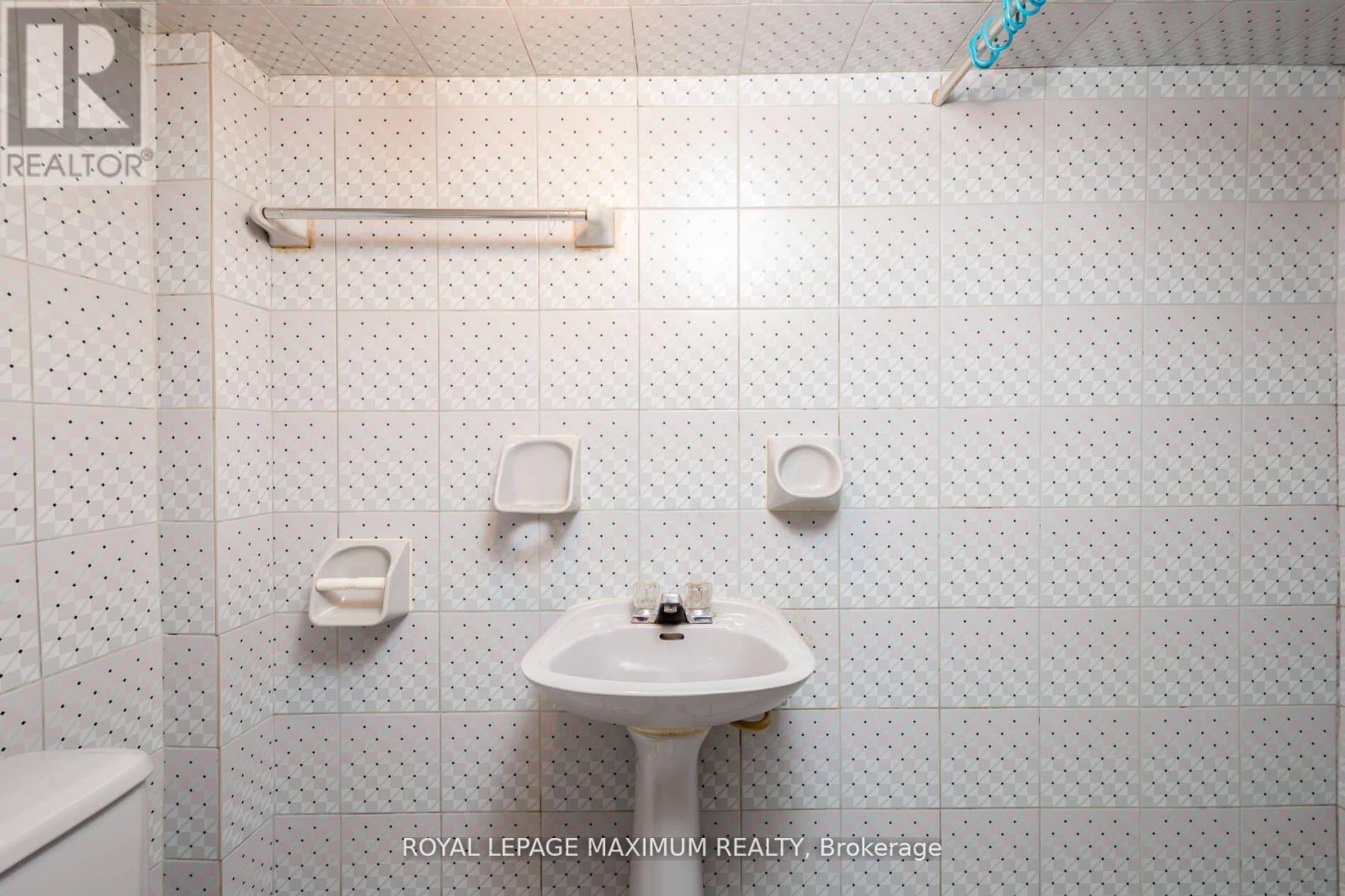 161 Caledonia Road, Toronto, Ontario  M6E 4S8 - Photo 27 - W12696172