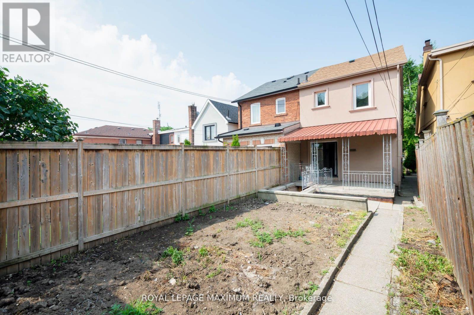 161 Caledonia Road, Toronto, Ontario  M6E 4S8 - Photo 32 - W12696172