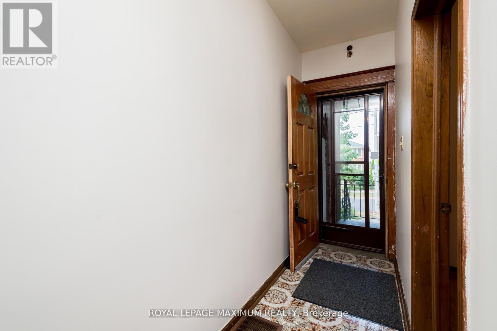 161 Caledonia Road, Toronto, Ontario  M6E 4S8 - Photo 6 - W12696172