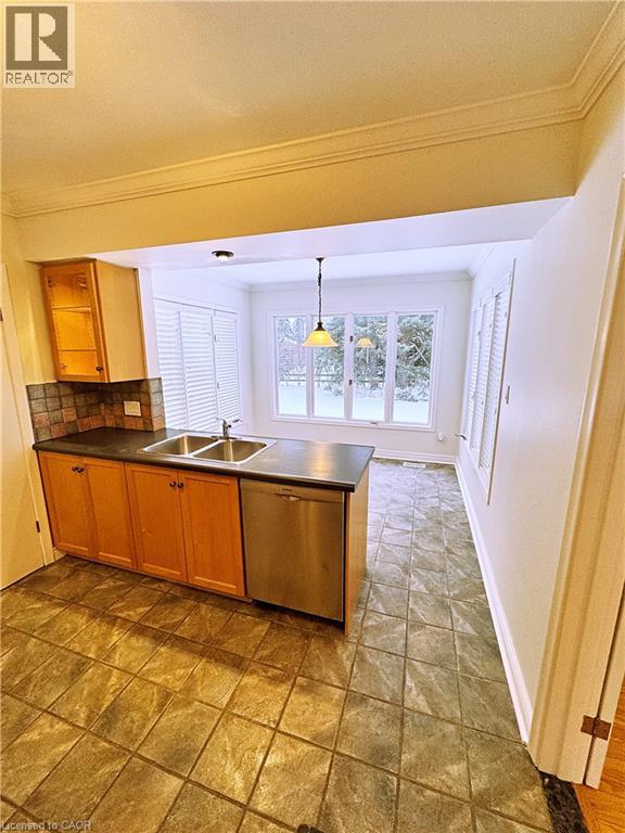 646 Iroquois Avenue, Ancaster, Ontario  L9G 3B4 - Photo 4 - 40796385