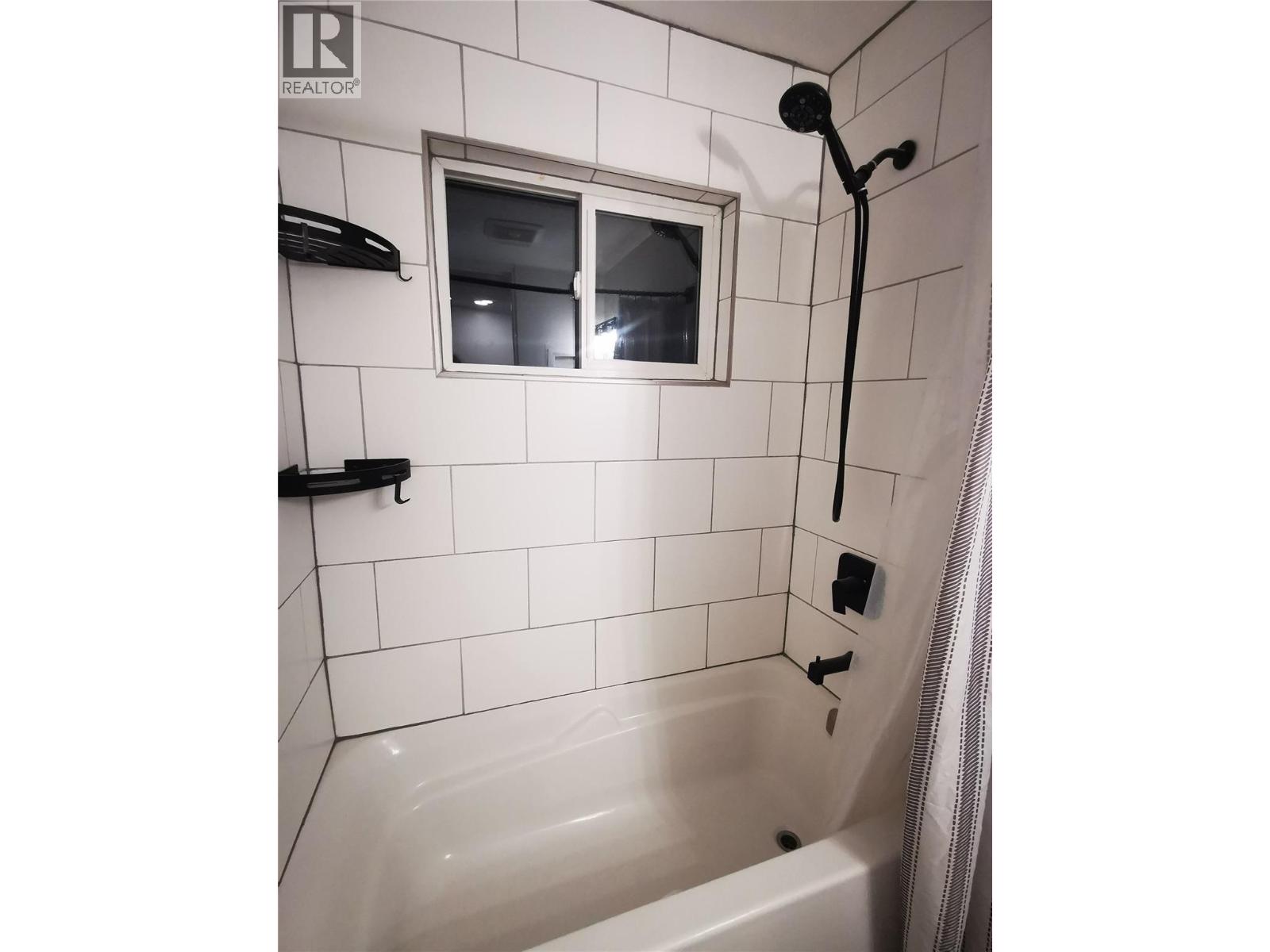 208 Tamarack Avenue, Kamloops, British Columbia V2B 1G7 - Photo 49 - 10372575