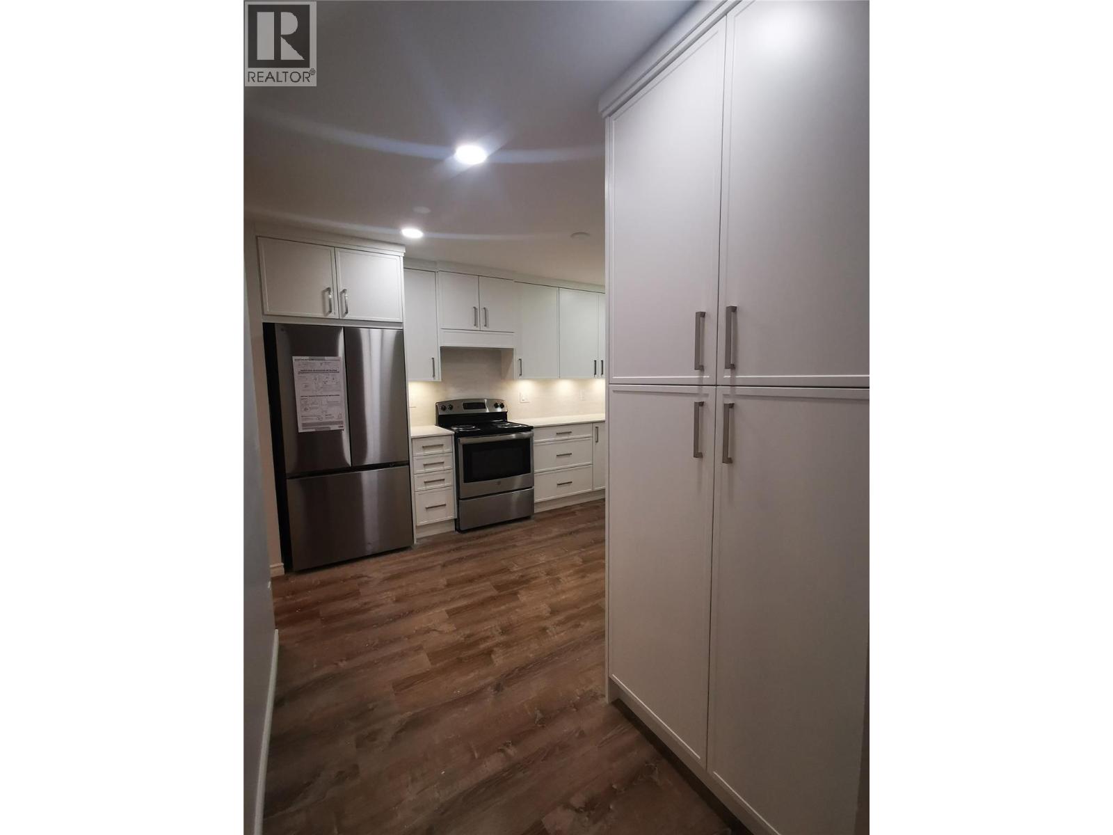 208 Tamarack Avenue, Kamloops, British Columbia V2B 1G7 - Photo 36 - 10372575