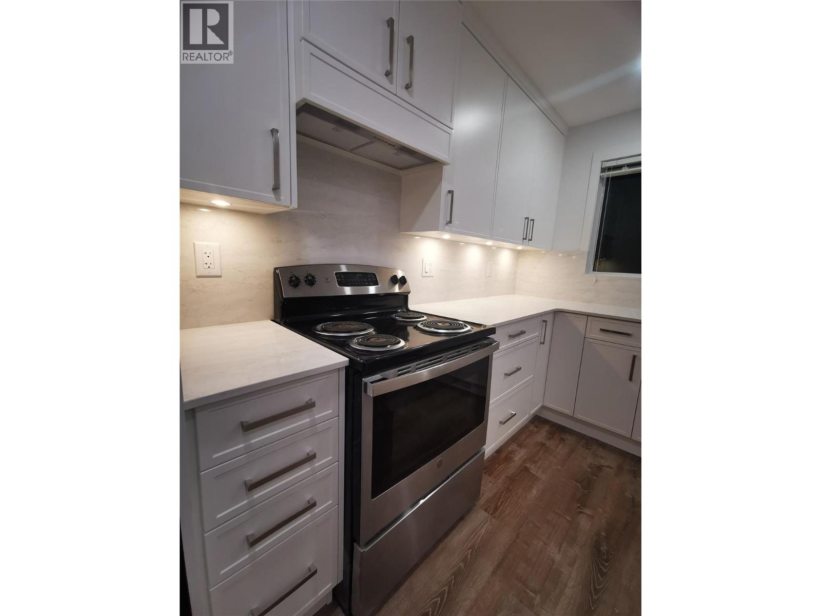 208 Tamarack Avenue, Kamloops, British Columbia V2B 1G7 - Photo 6 - 10372575