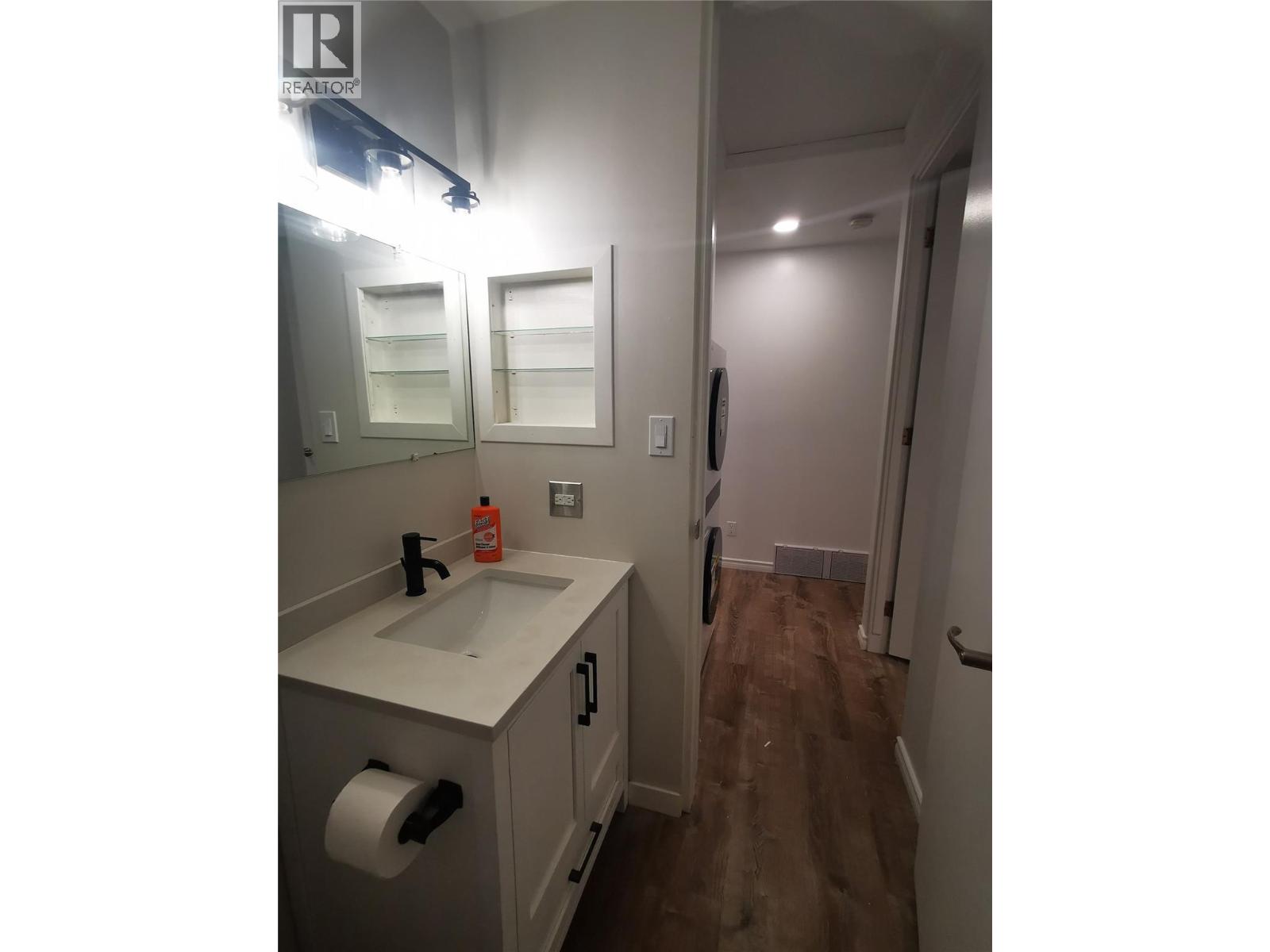 208 Tamarack Avenue, Kamloops, British Columbia V2B 1G7 - Photo 26 - 10372575