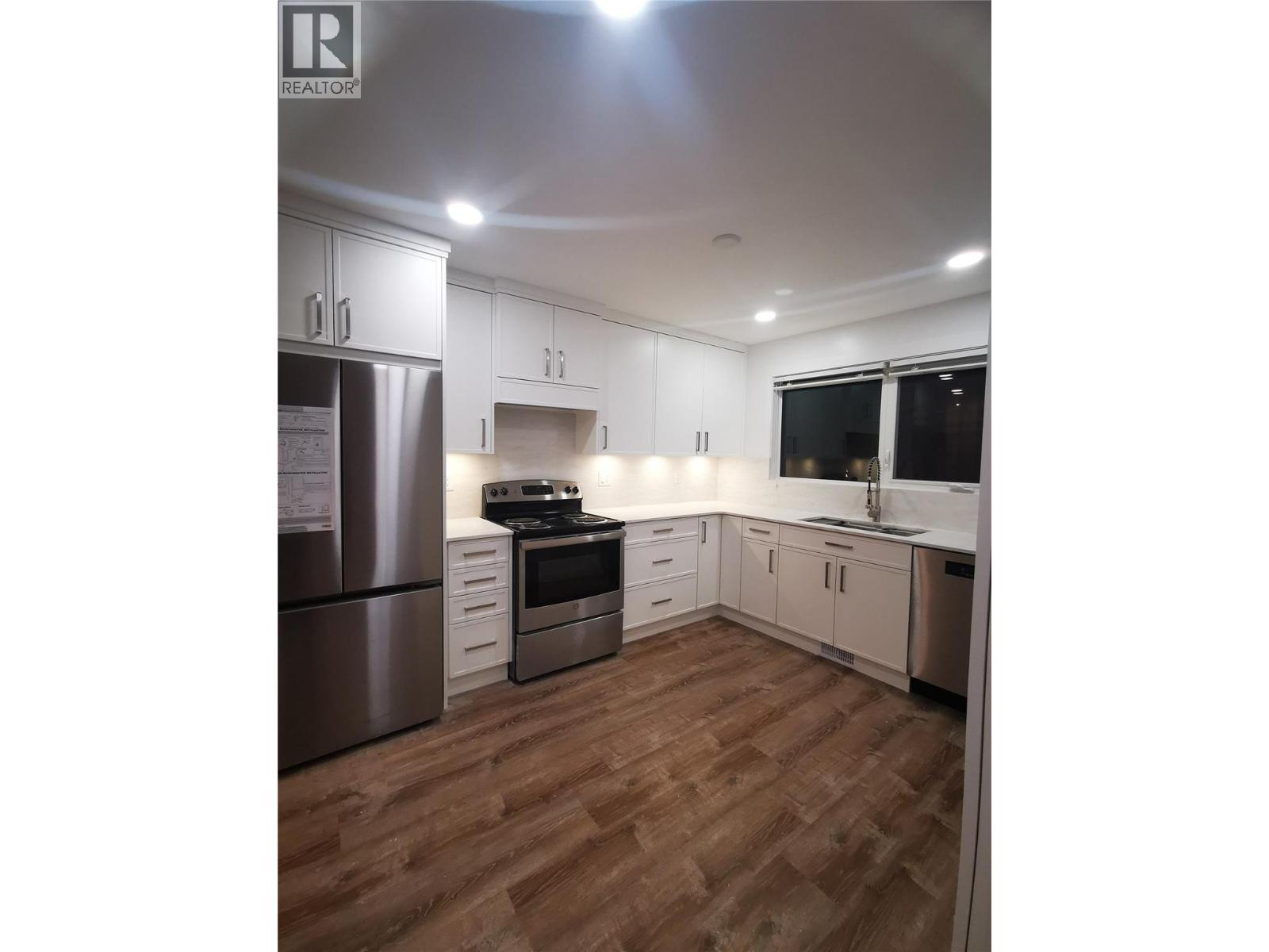 208 Tamarack Avenue, Kamloops, British Columbia V2B 1G7 - Photo 4 - 10372575